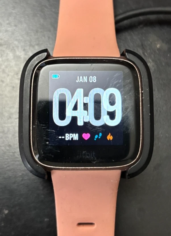 Фитнес-умные часы Fitbit Versa — персиковые/розовое золото алюминий FB504 - Изображение 3 из 4