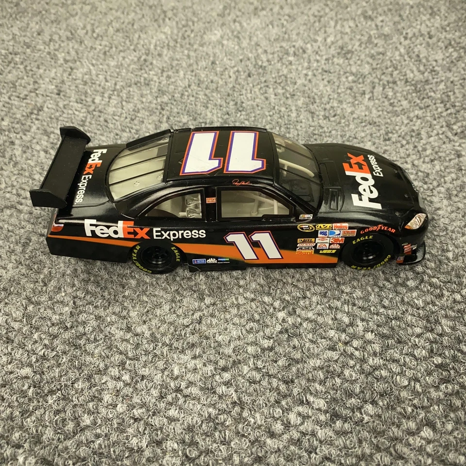 Carro de metal fundido Denny Hamlin #11 NASCAR 2008 FedEx Express Toyota Camry 1:24 - Imagem 3 de 4