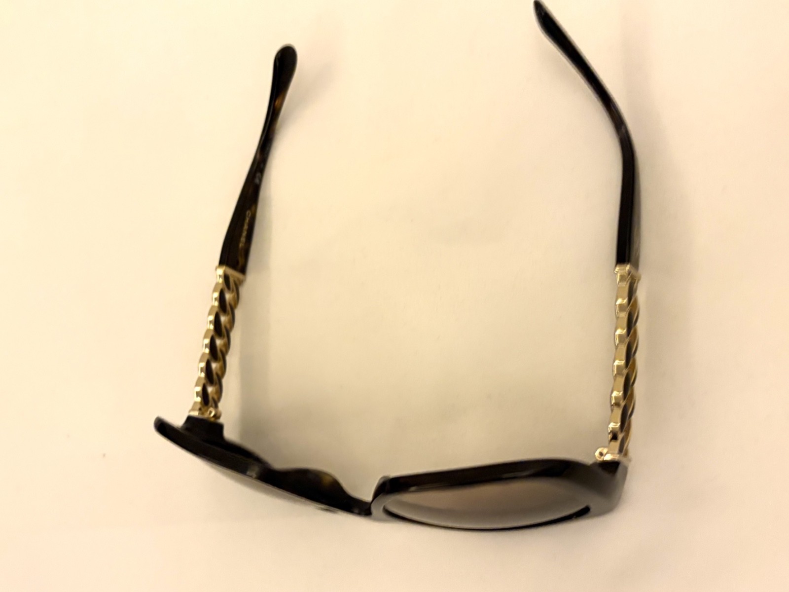 CHANEL Tortoise Shell Square Frame Chain-Link Sun… - image 11