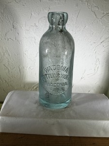BEAUTIFUL AQUA WACONIA,    MINN. . HUTCH BOTTLE  3-05