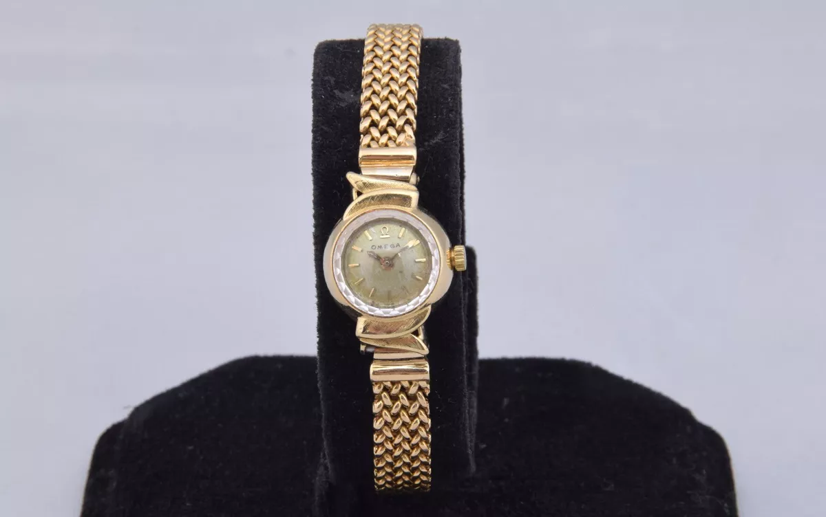 Vintage 1960's Omega Solid 18k Yellow Gold Women's Watch 17 Jewel 580