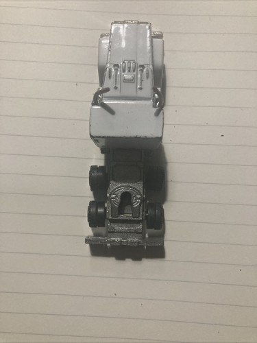 Road Champs White Mack Super-Liner Semi Tractor Unit - Loose 1982 - Picture 4 of 13