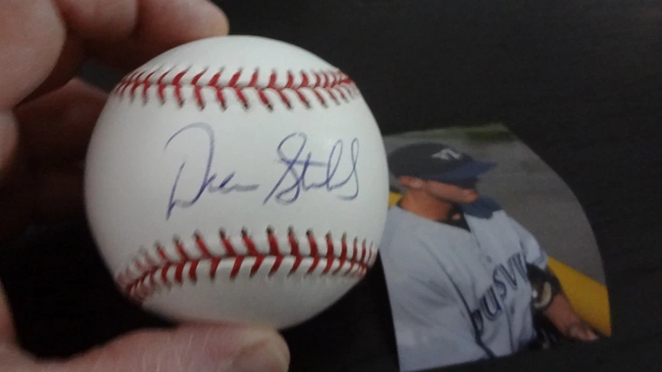 BÉISBOL AUTOGRAFIADO DE DREW STUBB Foto 2 de 4