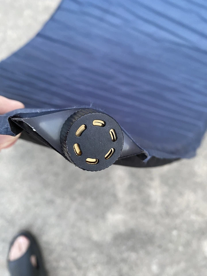 Alps Mountaineering Lightweight Series Air Pad Long 25”x77”x2” Self Inflating. - Image 4 of 4