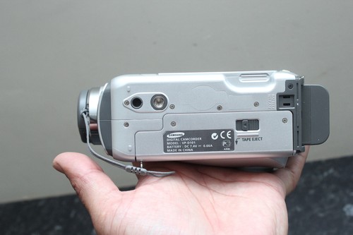 Samsung VP-D101 Handheld Mini DV Camcorder UNTESTED NO CHARGER READ NOTES - Picture 4 of 20