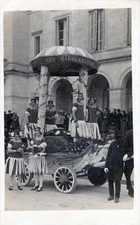 CPA 86 CARTE PHOTO CHAUVIGNY JOUR DE FETE CARNAVAL "LES MARGUERITES"