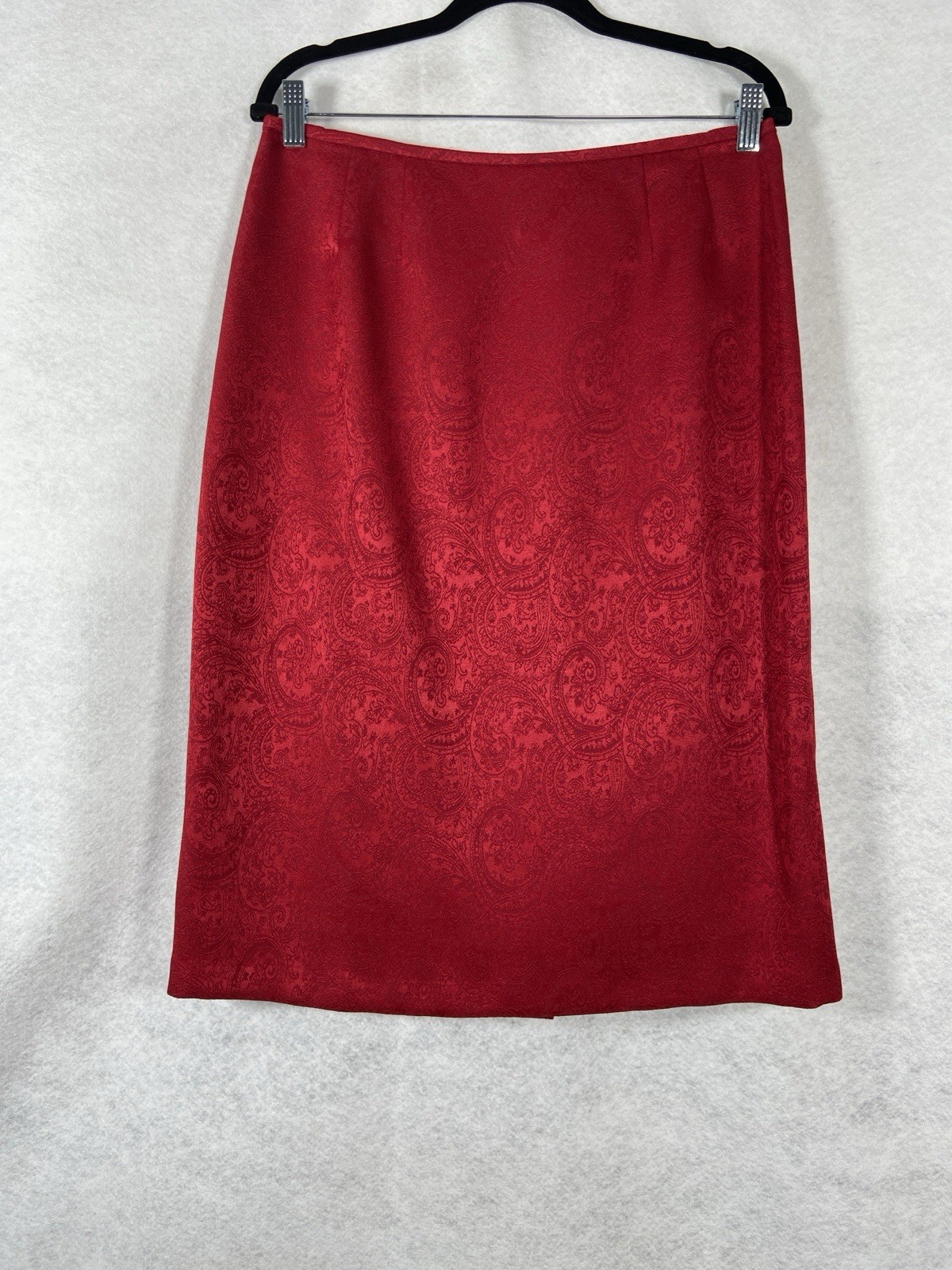 Le Suit 2PC Skirt Suit Womens 10 Red Blazer Buttons Long Sleeves Quilted Paisley