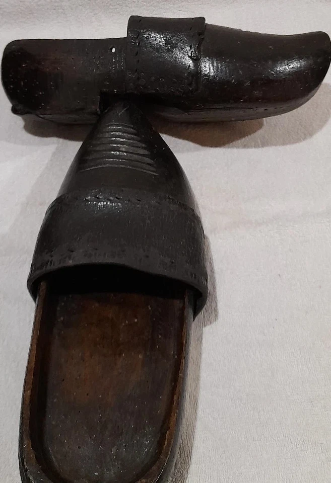 SABOT ANCIEN, ancienne paire de sabots, sabot bois et cuir, ART POPULAIRE . - Photo 4/4