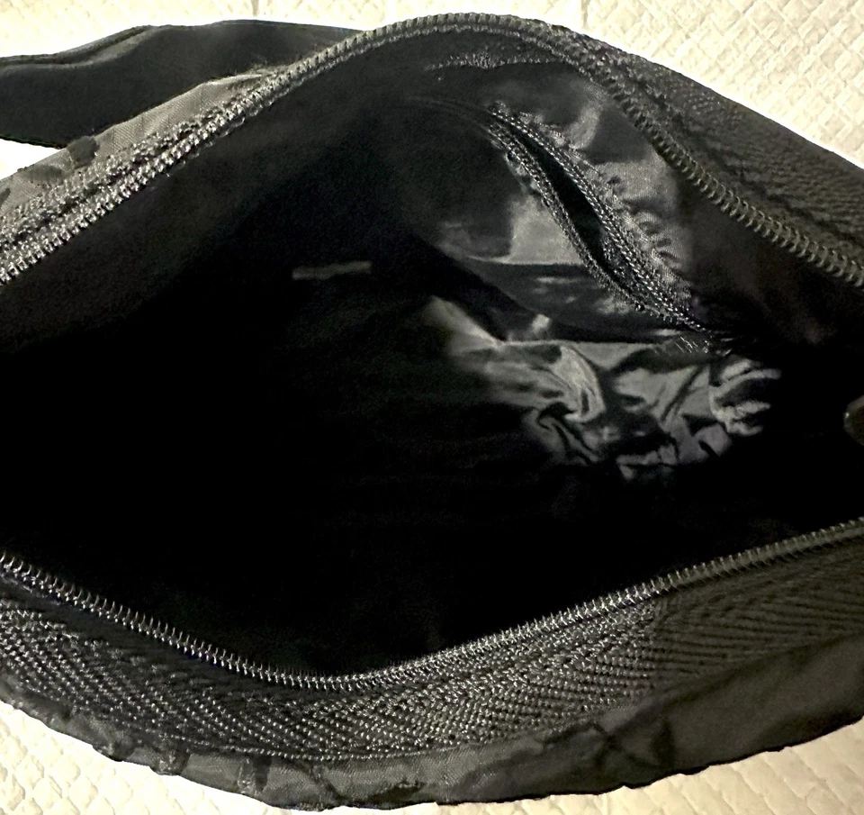 Bolso Bandolera LeSportsac Clásico Hobo Cartera “IMPRESIÓN BORDADO NEGRO” Floral Foto 3 de 3