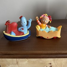 In The Night Garden Toys - Push Along Iggle Piggle + Upsy Daisy Boat Bed Figures