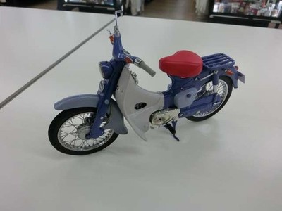 EBBRO 1/10 Honda Super Cub C100 1958 Die-Cast Motorcycle Model
