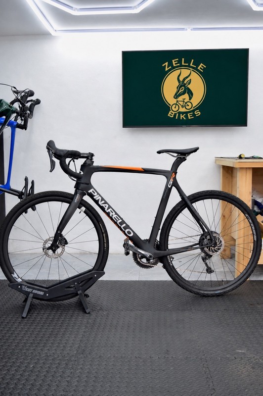 Pinarello GAN GR Carbon Gravel – Size 56 – GRX/Ultegra – Giant SLR Carbon Wheels