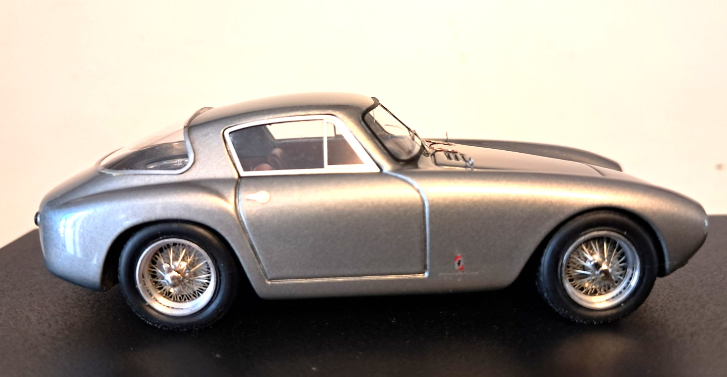 Ferrari 500 Mondial 1954 Looksmart : sublimez la décoration de votre bureau
