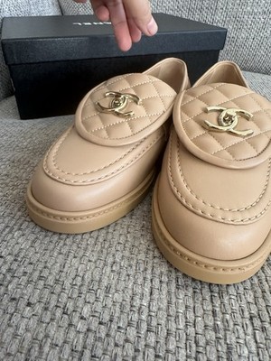 size 38EU NIB CHANEL 26C Beige Quilted Flap Turnlock Gold CC