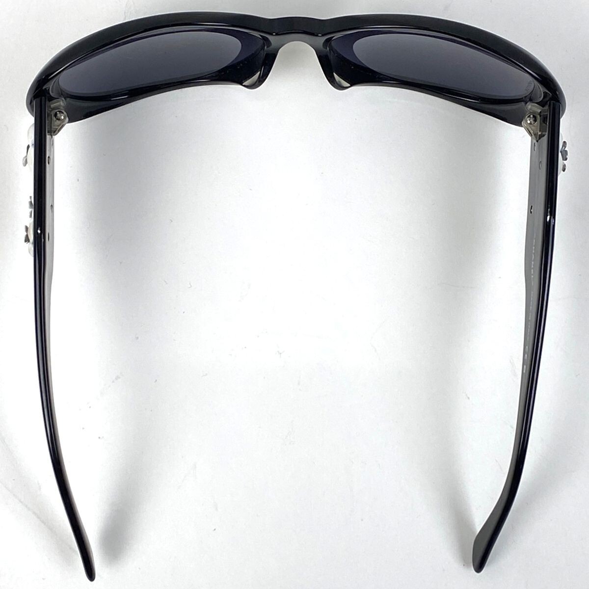 Excellent CHANEL COCO Black Sunglasses White Camellia Black White