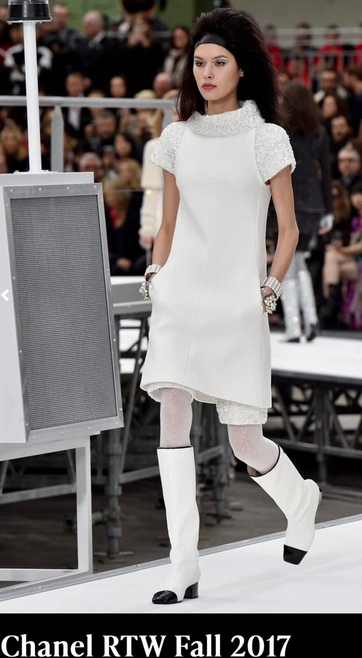 9K New Chanel 2017 White Pearl Sequin Shorts Sweater 2pc Set 34 36 2 4 S - Image 3 of 4