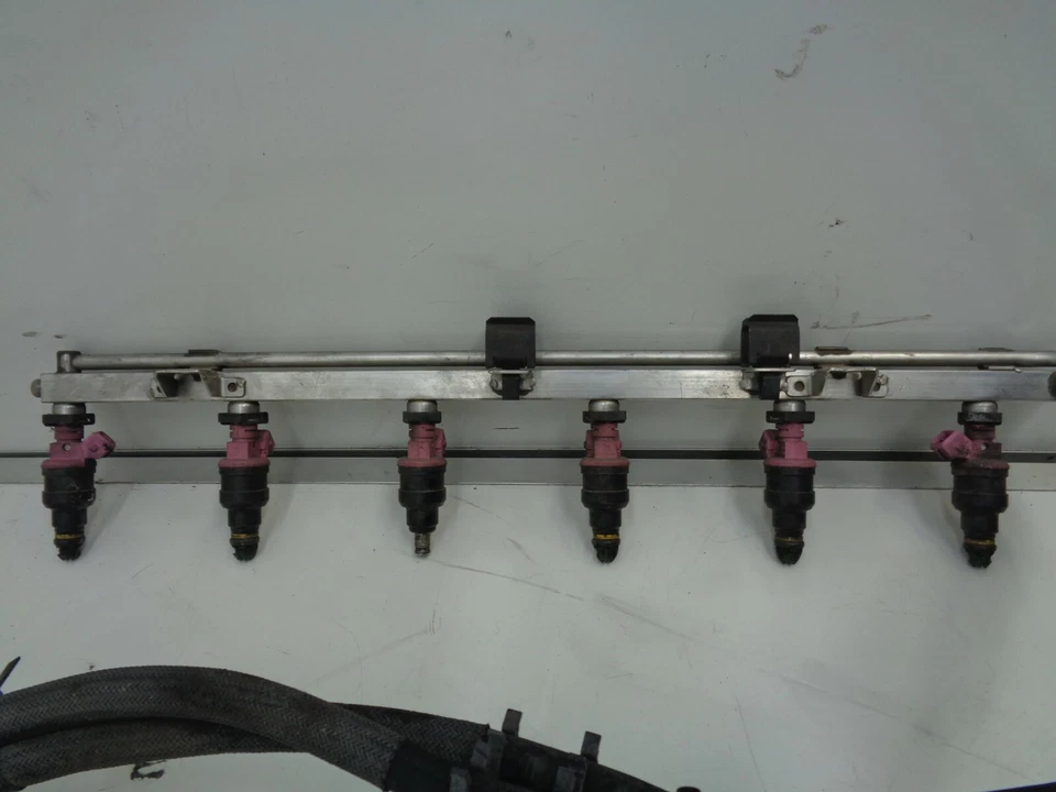 1996-1999 BMW 328i E46 Fuel Rail w/ Injectors OEM AK200198 - Image 3 of 4