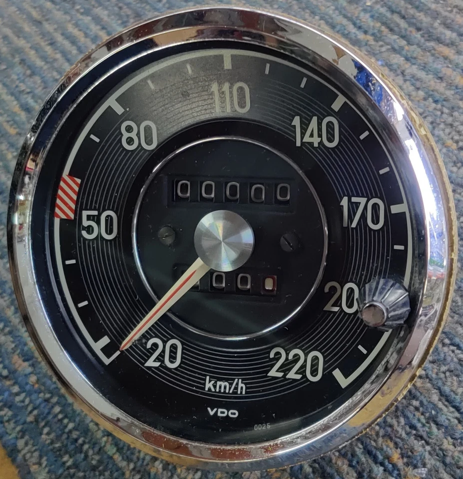 Mercedes Benz 280sl Speedometer. Works properly. The hoop is not perfect Foto 3 de 4