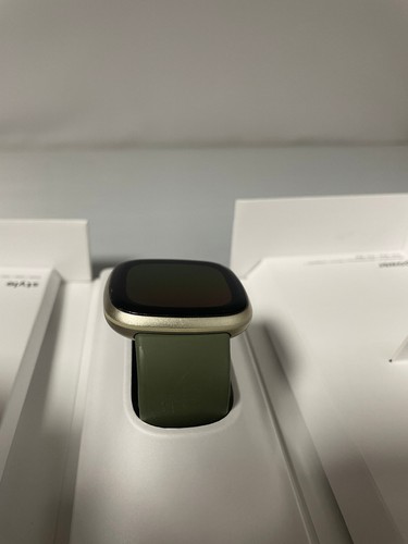 Fitbit Versa 3 Activity Tracker Green Smartwatch GPS Heart Rate - Well Worn - Picture 5 of 13