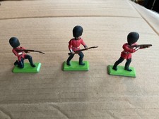 1971 Britains LTD Deetail England Infantry Scots Guards Soldiers Lot Of 3