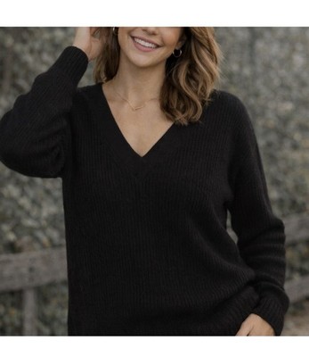 Club Monaco Cashmere V-Neck Sweater -NWT