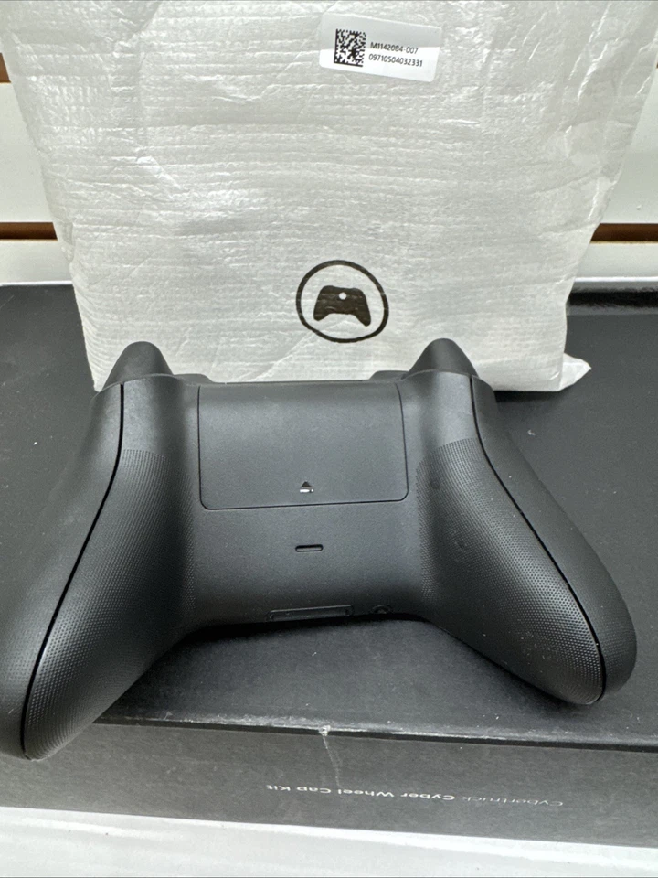 XBOX Wireless Remote For XBOX One Model 1914 Black - Image 2 of 3