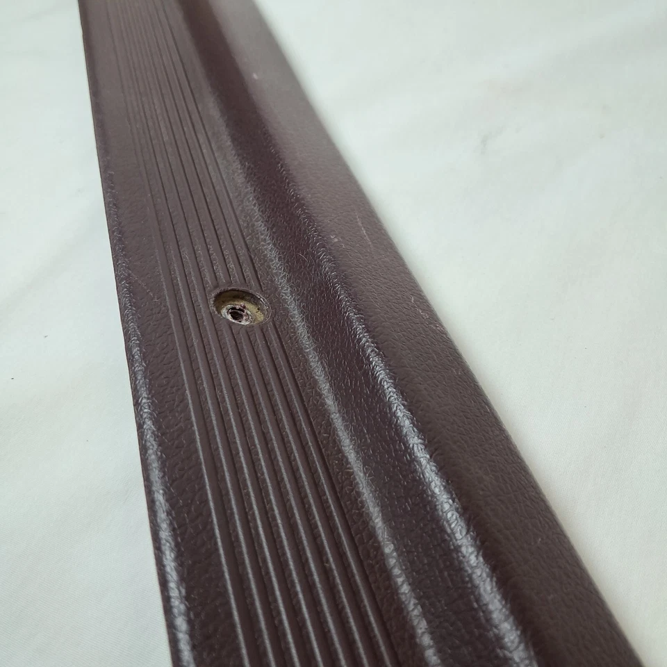 Placa de desgaste interior del umbral de la puerta delantera derecha Toyota Camry 1987-1991 OEM 67913-32020 Foto 3 de 4