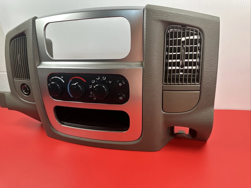 2002-2005 Dodge Ram 1500 & 03-05 2500 3500 Dash Radio Bezel AC Vents Panel Trim — 第 4/4 张图片