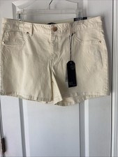1822 Denim Shorts Wms 16 Cream w/gold Button  Brads. Hi-Tech Stretch NWT