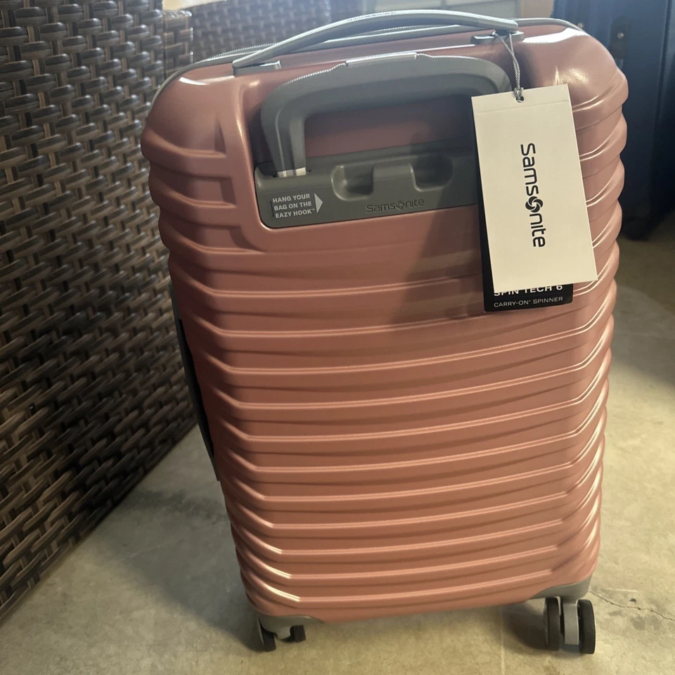 Equipaje Pink Bilo 3 piezas - 22,5x14,5x19,5 pulgadas, nuevo, 7 lb. Macy's $300, vendo $99,99 Foto 4 de 4