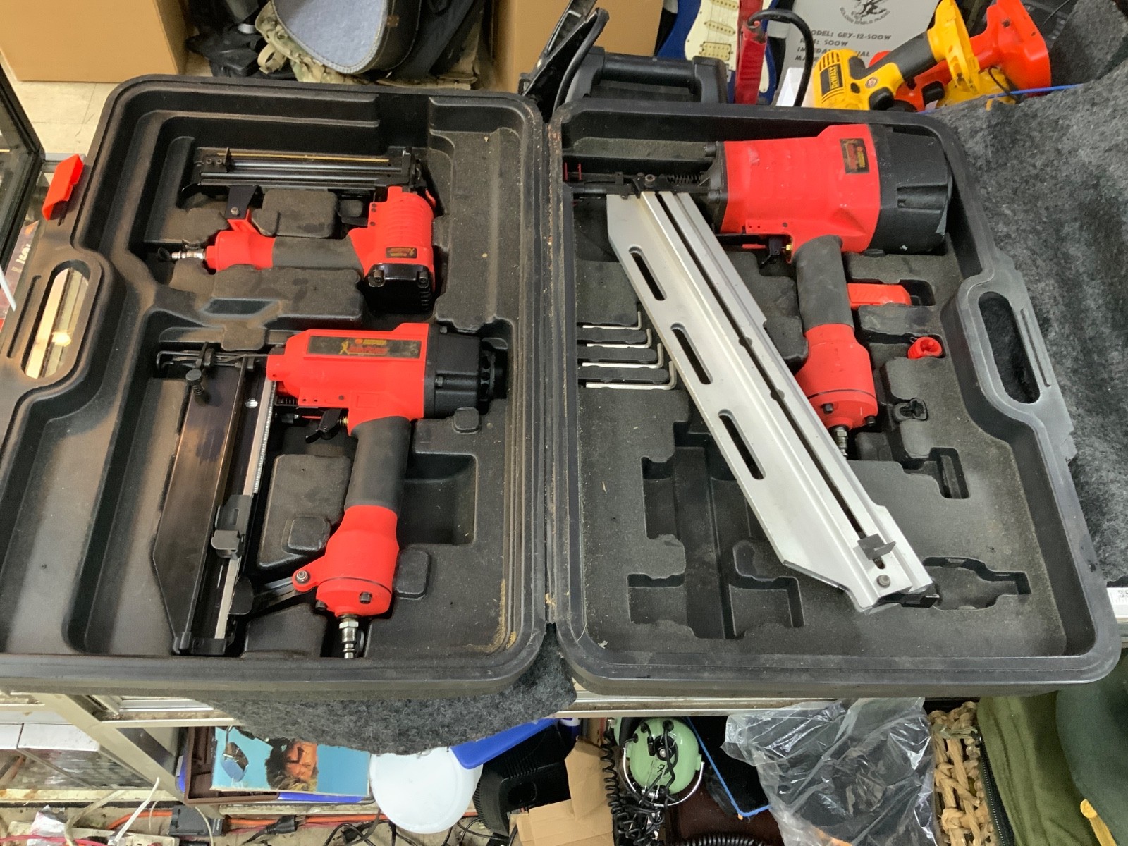 Campbell Hausfeld Iron Force 3-Pc Pneumatic Nailer Set in Case
