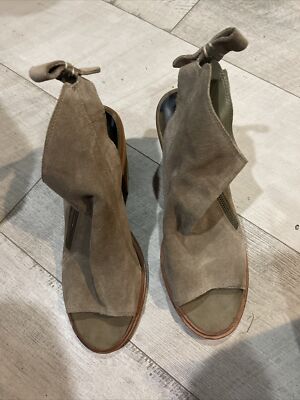 Dolce Vita Peep Toe Suede Booties Taupe Block Heel Side Zipper Open  Back