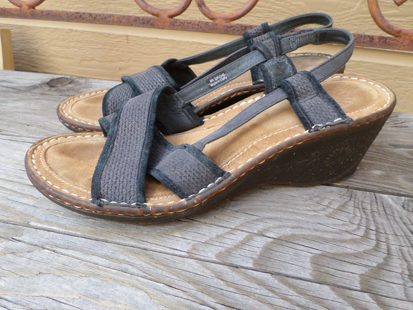 UGG Mayley sandali neri con zeppa donna 9