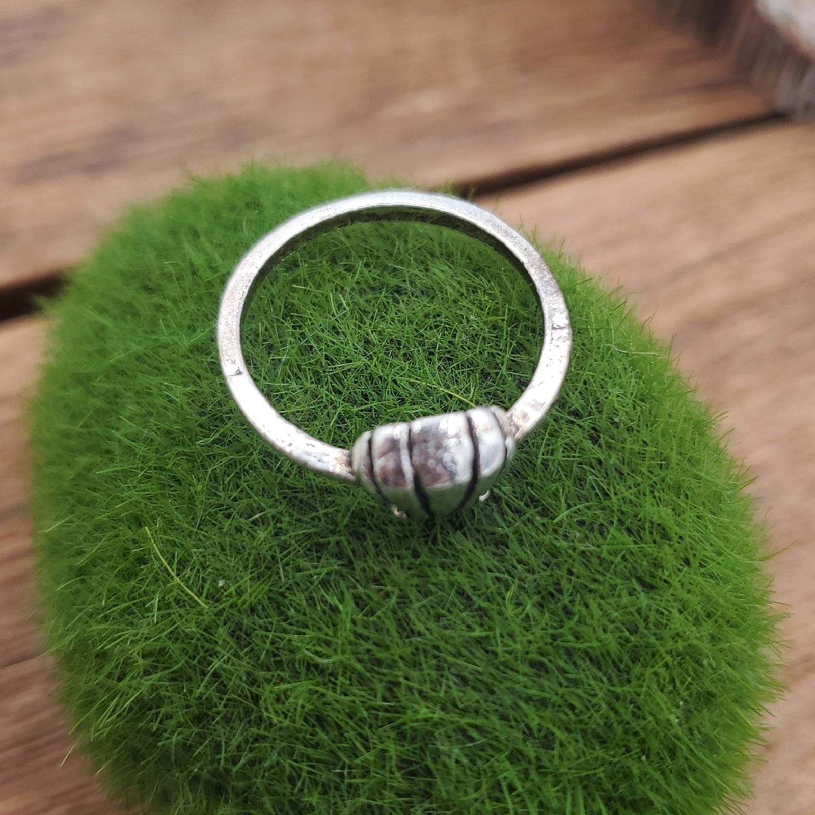 Silver Ring with Unique Clam Shell Design Size 5 … - image 2