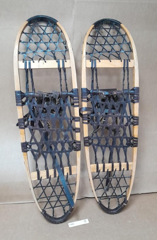 VINTAGE BEAR PAW SNOCRAFT SNOWSHOES 36" X 10" W/ LEATHER BINDINGS ! S355 G