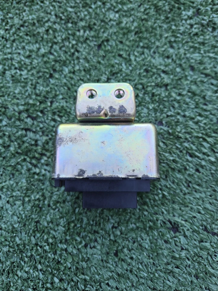 Relé de bomba de combustible 90-94 Mitsubishi Eclipse / Talon OEM E8T07071 4G63 DSM Turbo Foto 3 de 3