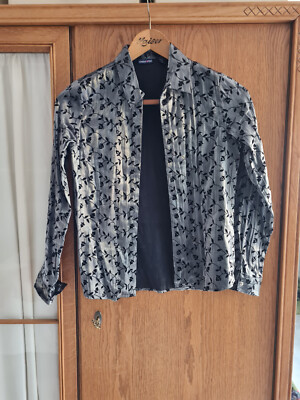 Silberne Langarm-Bluse mit schwarzen Stickereien von Limited Too
