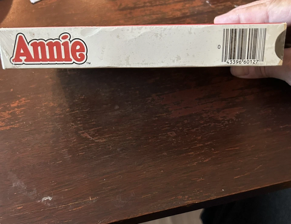Annie VHS Sealed Tape 1985 Foto 4 de 4