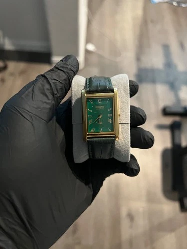 Green DIAL-Vintage Seiko Slim Quartz Men’s Wrist Watch GREEN BAND