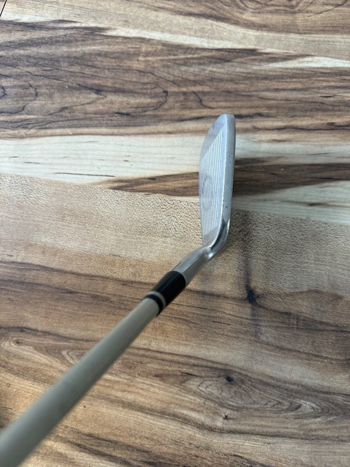 Club de golf Cobra Lady Cobra de gran tamaño 9 hierro para mujer varilla de grafito diestro Foto 2 de 4