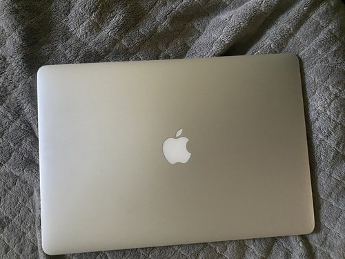 BRAND NEW BATTERY AND KEYBOARD Apple MacBook pro 2015 15-inch OS x El Capitan