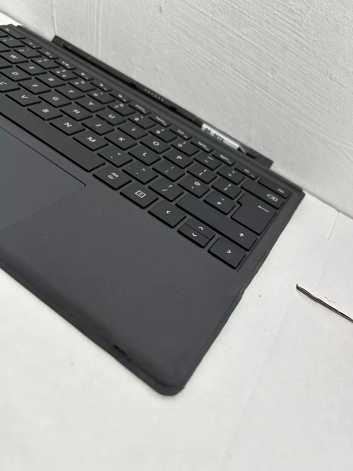 Microsoft Surface Pro 4 /5 / 6 / 7  Type Cover Keyboard 1725 UK English. (86MFT - Image 2 of 3