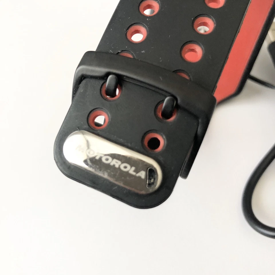 Clean-  Motorola MOTOACTV 8GB GPS Sports Watch & MP3 Player / Clean - Image 3 of 4