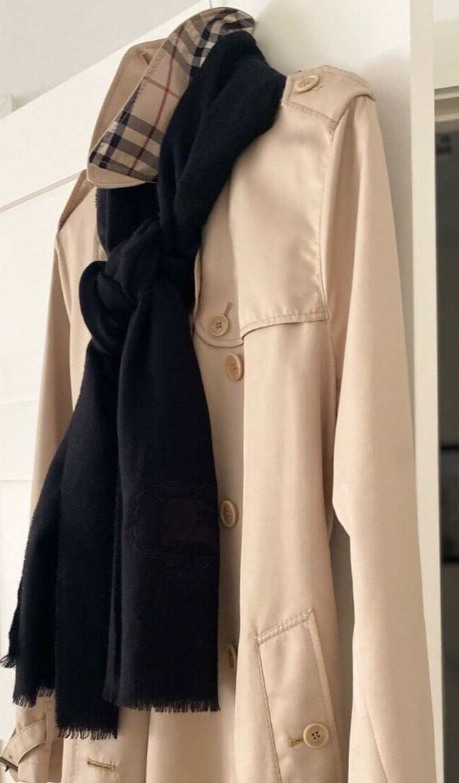 AUTH Burberry Black Rectangular Scarf with Equest… - image 3