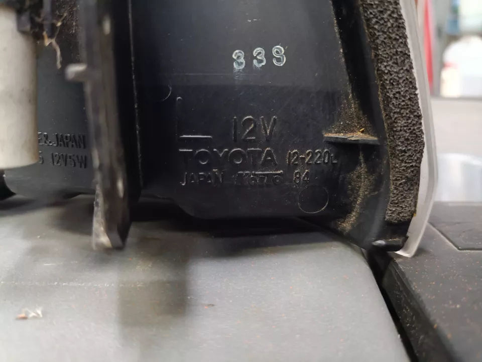 LUZ ESQUINA DELANTERA IZQUIERDA TOYOTA COROLLA FX-16 87-88 NUEVA ORIGINAL Foto 3 de 4