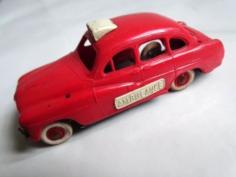 NOREV 1960 -rare Vedette 54- Ambulance couleur Rouge- plancher métal - 1/43eme- - Photo 3/4