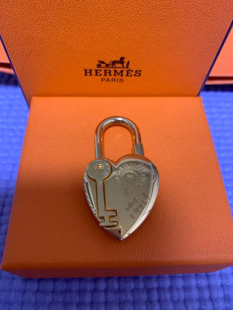 Lucchetto Hermès Oro a Forma di Cuore Edizione Limitata 2004 Accessorio da Collezione