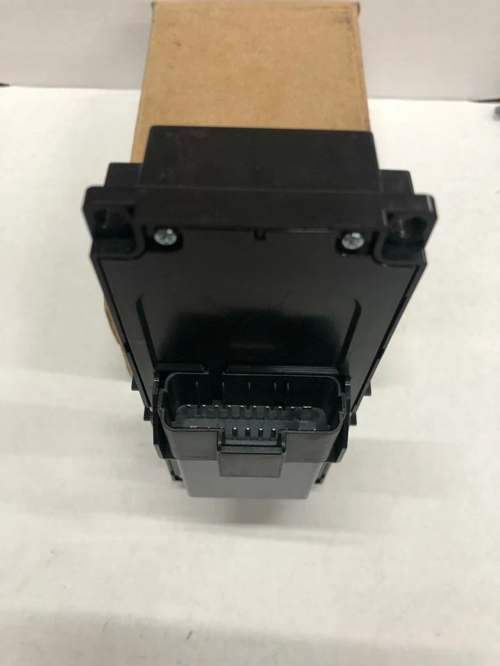 ПЕРЕКЛЮЧАТЕЛЬ ПИТАНИЯ ЗАДНЕГО ПАССАЖИРСКОГО СИДЕНЬЯ MOTORCRAFT SW-7626 ДЛЯ LLINCOLN MKZ 2016-17 годов выпуска - Изображение 4 из 4