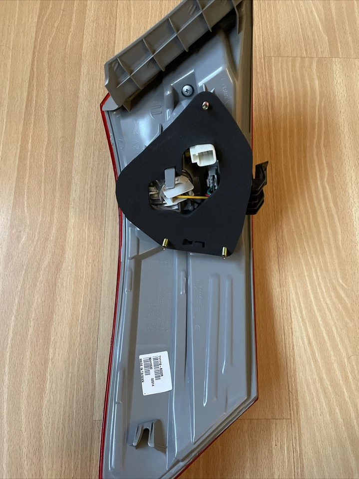 Lanterna traseira do Toyota Camry (olhos de águia) - Imagem 3 de 4