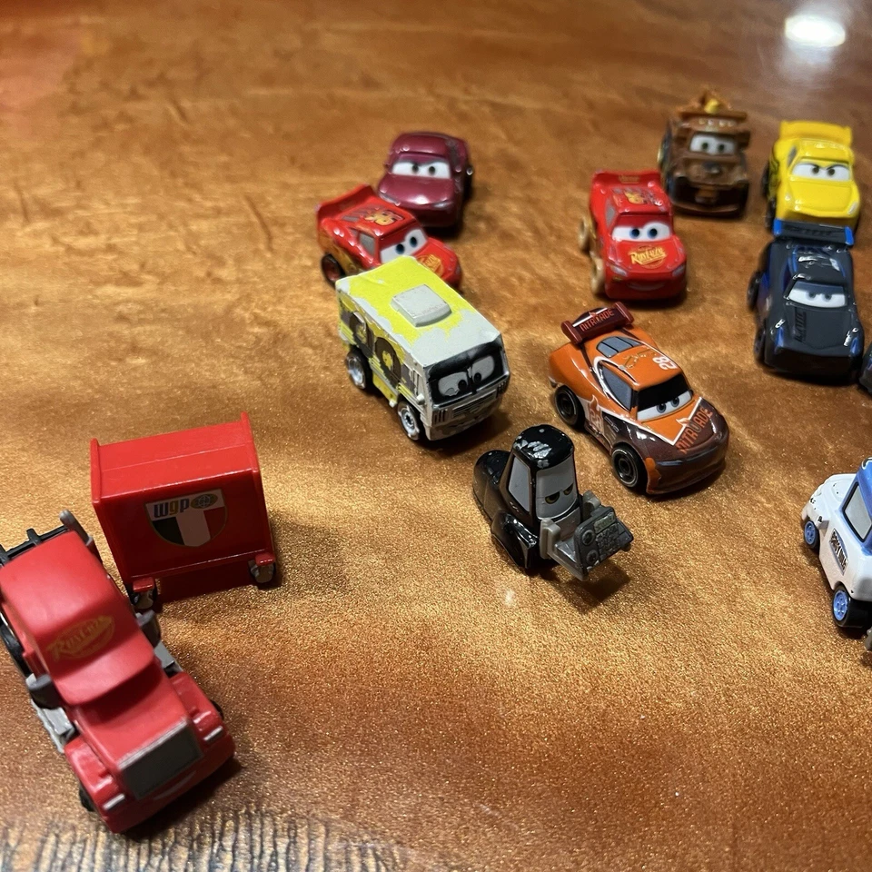 Disney Pixar Cars Micro Mini Racers Lote Doc Cruz McQueen Sarge Foto 2 de 4